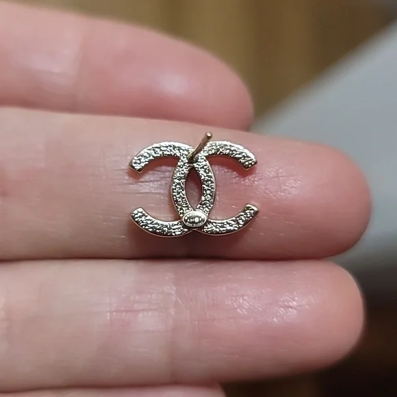 Chanel vintage Gold plated Earrings 0.5 inch - Picture 6 of 6